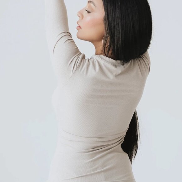 Klassy Network Crew Neck Ribbed Long Sleeve Brami Top - Cream, Size Medium - Picture 2 of 4